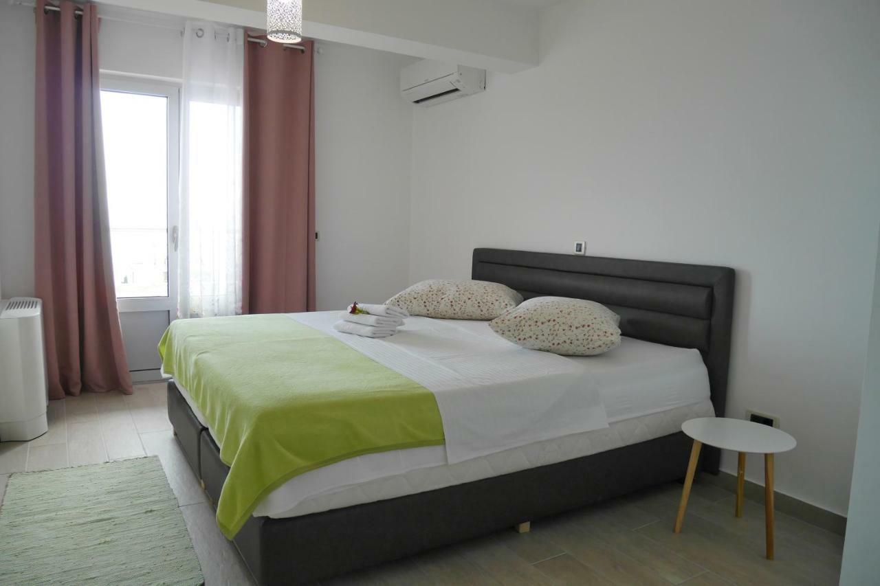 Apartments Mario Migros Makarska Bilik gambar
